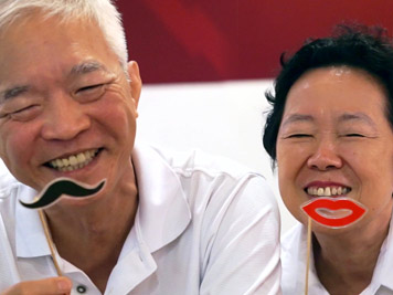 couple asian carousel 356